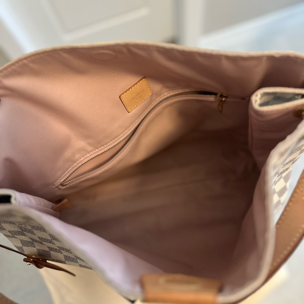 Louis Vuitton Damier Azur Shoulder Bag in Cream and Tan - Picture 3 of 5